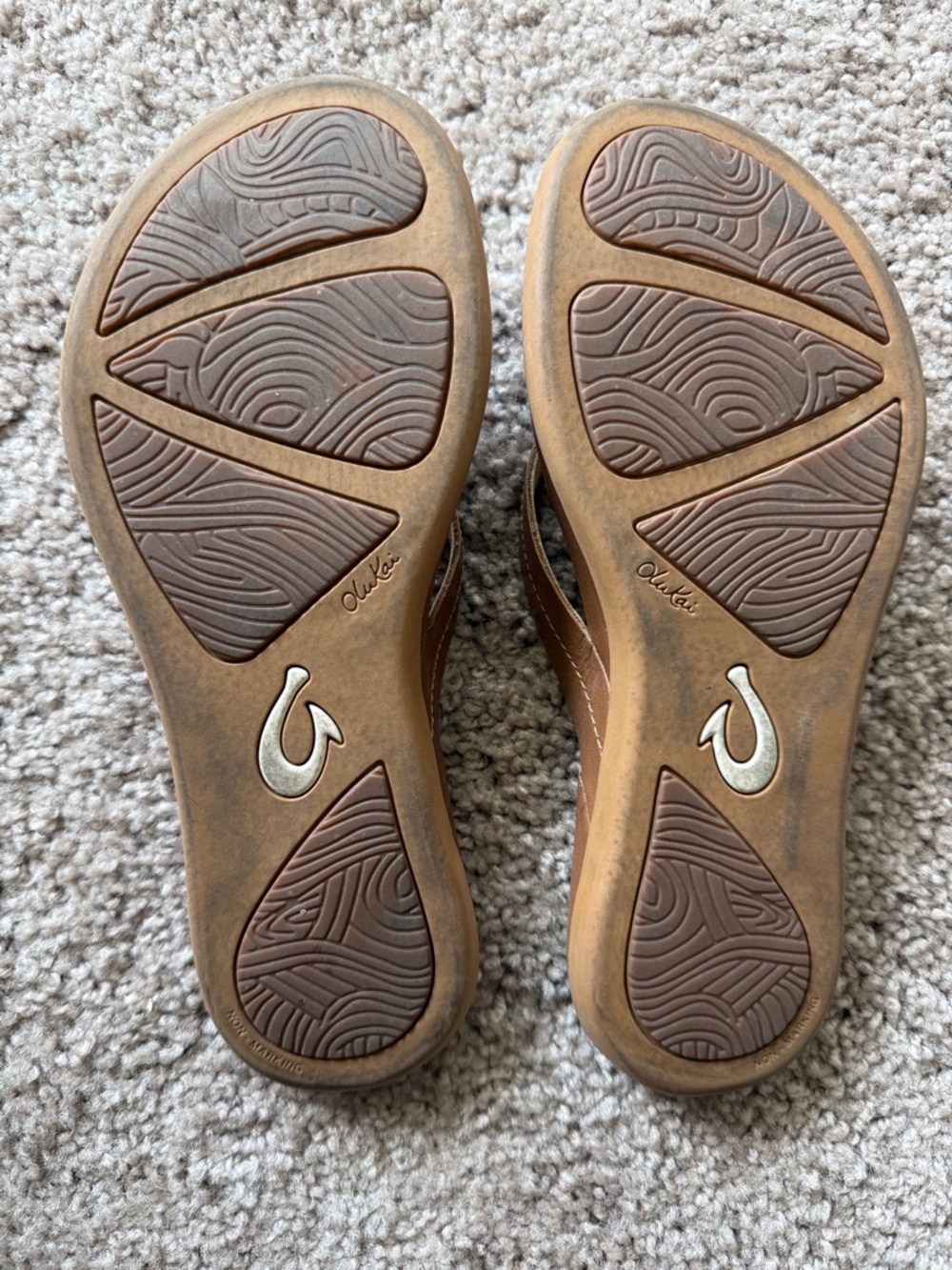 OluKai Women's Brown Leather Thong Sandals - Picture 2 of 3